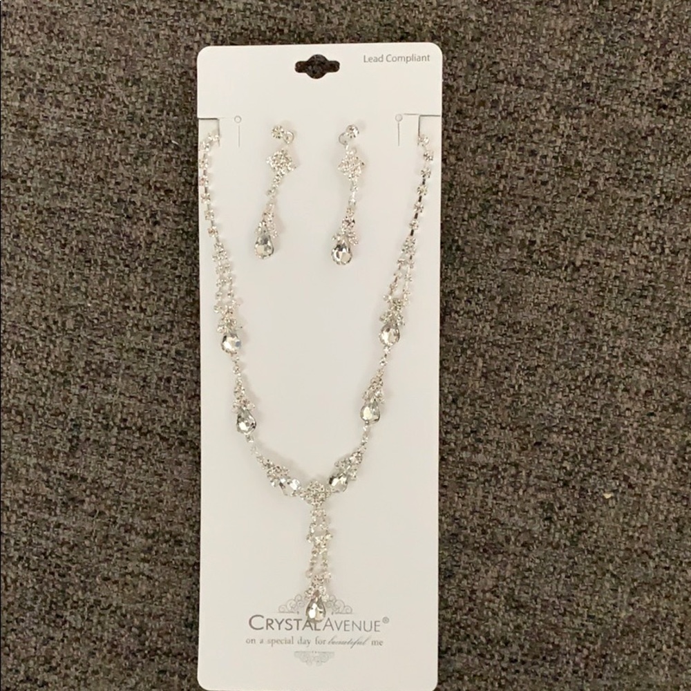 Necklace and earrings set